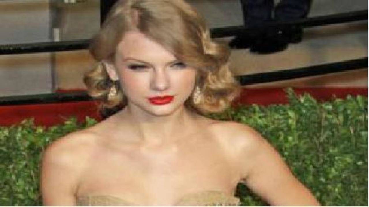 Ashwariya Xxx Video 3gp - Taylor Swift enjoys romantic beach outing with Tom Hiddleston | English  Movie News - Times of India