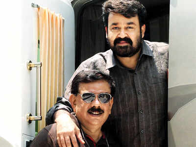 Mohanlal and Priyan recreate Thalavattam scene in Oppam