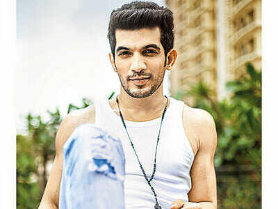 'Jhalak Dikhhla Jaa' costs Arjun Bijlani dearly