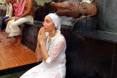 Gaia Sofia Hayat offers prayers at Rajgir, visits Mahabodhi temple; see pics