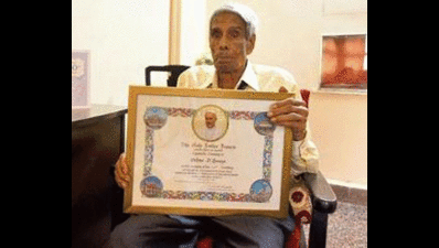 Parel man gets the blessing of life for 100th birthday, from Pope