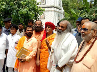 Hindu seers visit Kairana, slam BJP for playing ‘communal card’