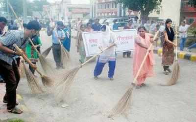 Centre asks corporates to take up Swachh drive