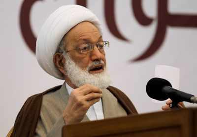 Bahrain strips citizenship of top Shia cleric