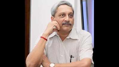 Parrikar joins people to celebrate Yoga Day