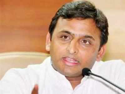 Akhilesh gives away Rs 50 lakh to martyred SHO's wife