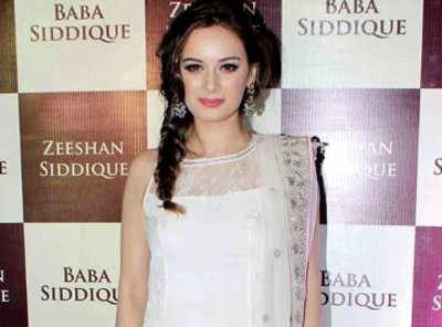 Evelyn Sharma stuns in Jade creation at Baba Siddique’s Iftar party