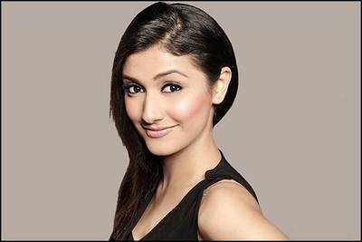 Ragini Khanna shares her childhood picture on Instagram