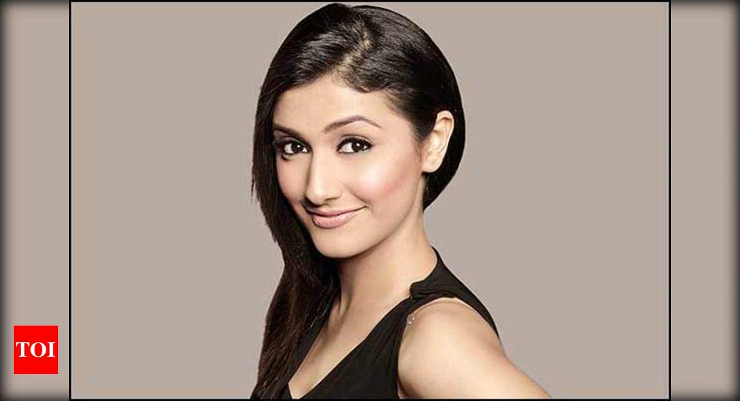 Ragini Khanna shares her childhood picture on Instagram - Times of India