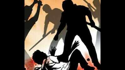 Auto driver attacked by gang of three