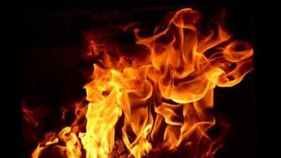 Firemen arrive 'late', family fights house blaze in Noida