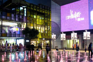 Enjoy nightlife in Sanlitun