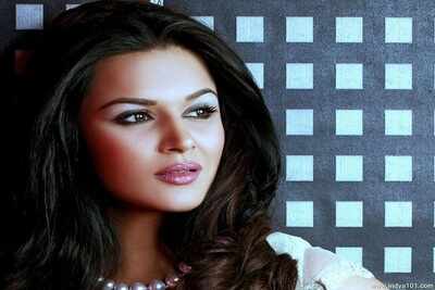 Flashback Friday: Aashka Goradia posts B & W throwback pic