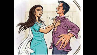 Couple comes to blows at Gujarat High Court