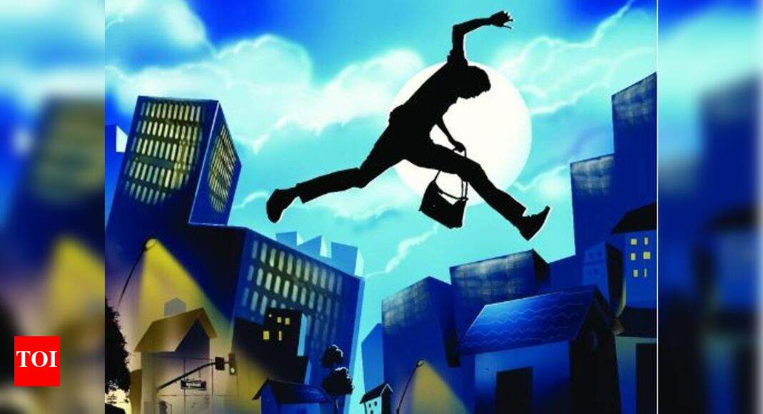 Four arrests help cops crack two house breakin cases Aurangabad News