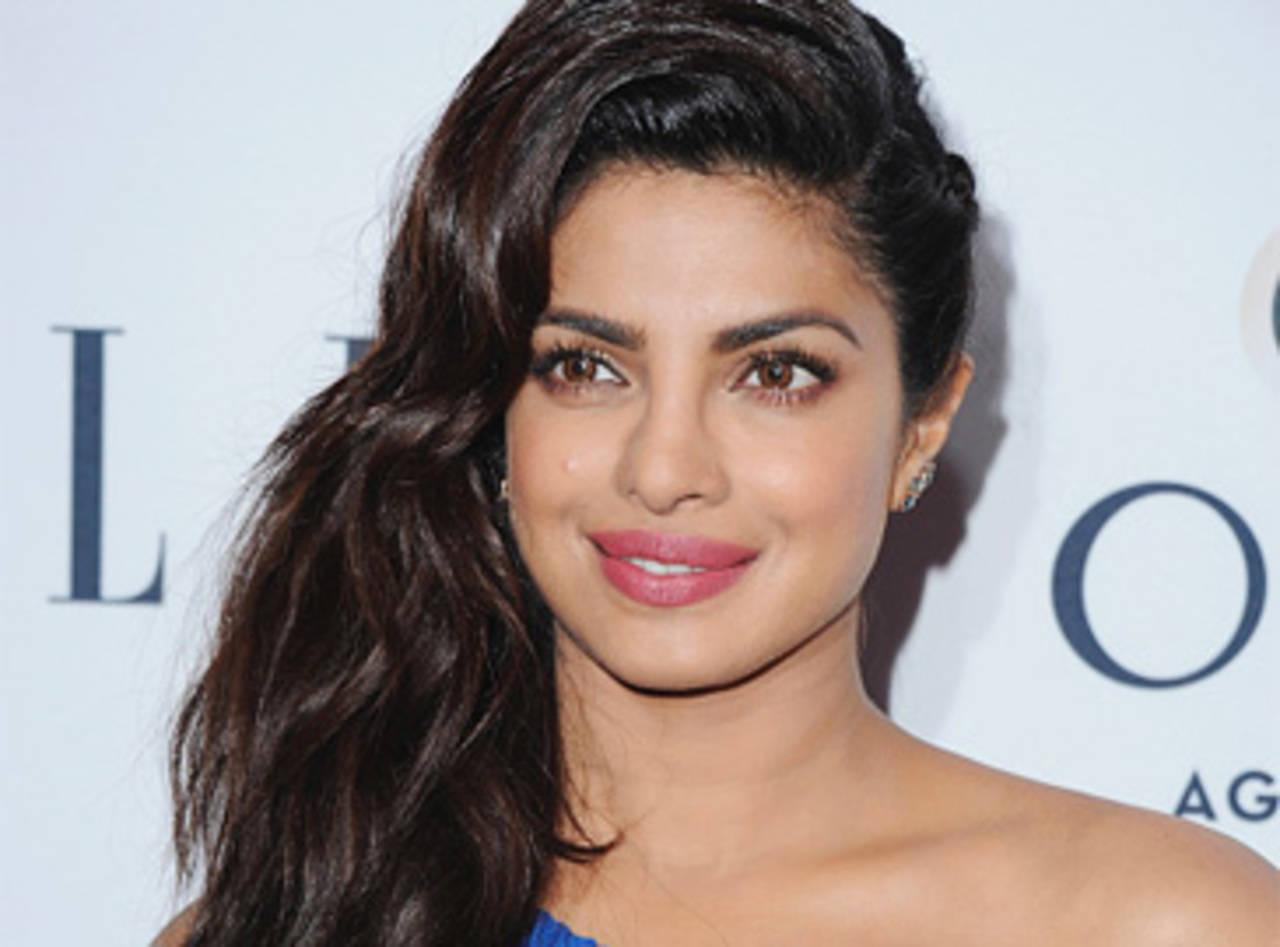 Priyanka gets jittery before singing at IIFA stage | Lifestyle - Times of  India Videos