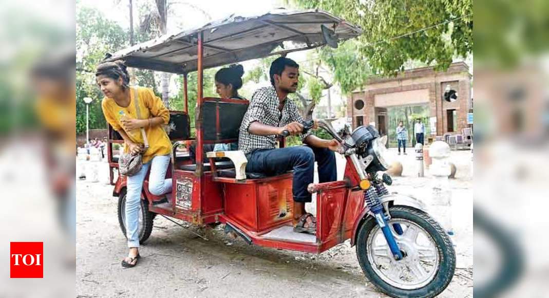 E-rickshaw drivers get double the business during DU celeb visits ...