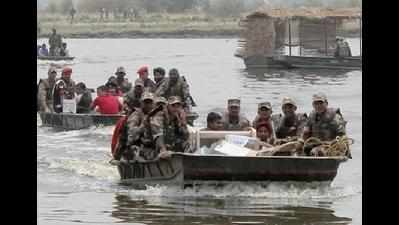Army undertakes flood rescue drill in Mathura