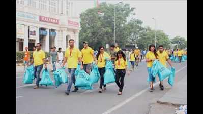 'Run to Clean' Campaign held at Delhi's Connaught Place