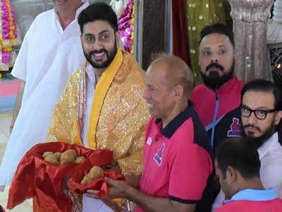 Abhishek Bachchan and the Jaipur Pink Panthers visit Moti Dungri Ganesh in Jaipur