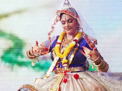 Gracy Singh trains in Manipuri dance