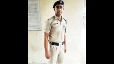 Alert cop rescues suicidal woman from train tracks