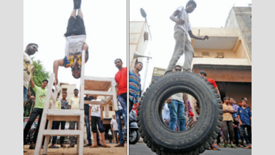 Yatra adds muscle to traditional akhadas