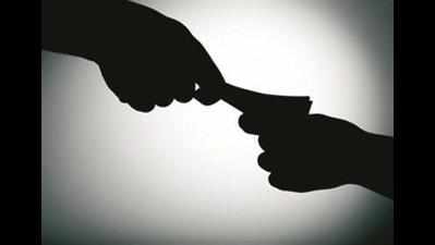 Cop lands in vigilance net for 'taking bribe'