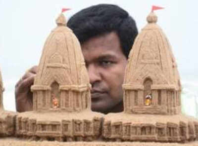Sudarsan Pattnaik creating 100 sand 'chariots' for new record