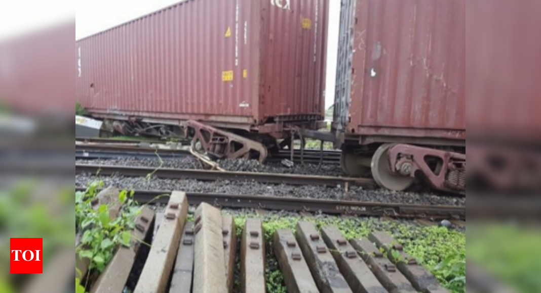 dahanu-derailment-thousands-stranded-at-stations-across-south-gujarat