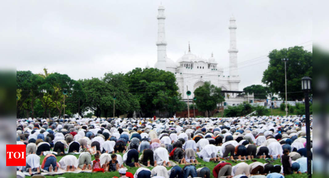 Women to offer Eid 'namaz' for first time in Eidgah | India News ...