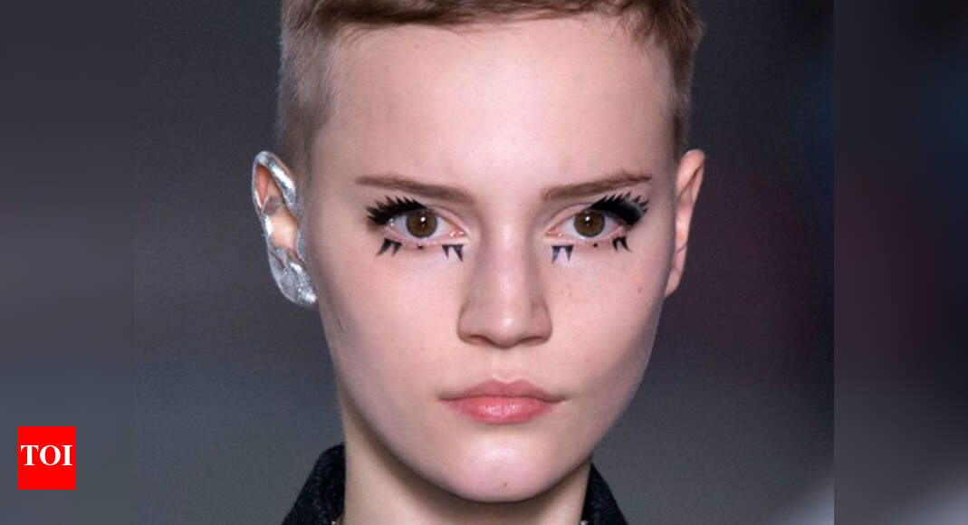 Ear make-up is the latest in body art - Times of India
