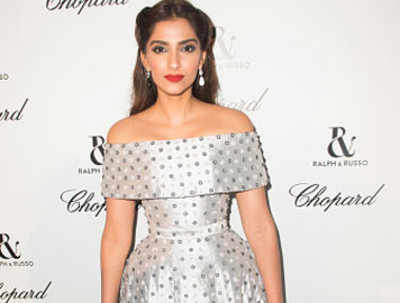 Sonam Kapoor stuns at Paris Fashion Week!
