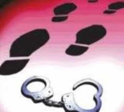 Cops look to internet to catch absconders