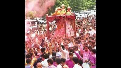 Rs 7 crore bids for Jain monk's last rites