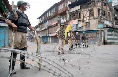 Cop feared killed in mob violence in Kashmir, death toll rises to 16