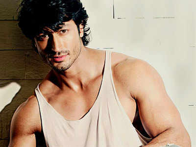 Vidyut Jammwal films stunt sequence for 'Commando 2'