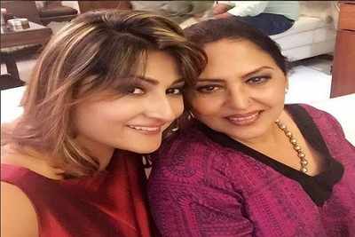 See Pics: Urvashi Dholakia turns a year older, looks stunning at her birthday party