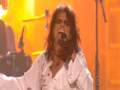 Joe Perry collapses during concert