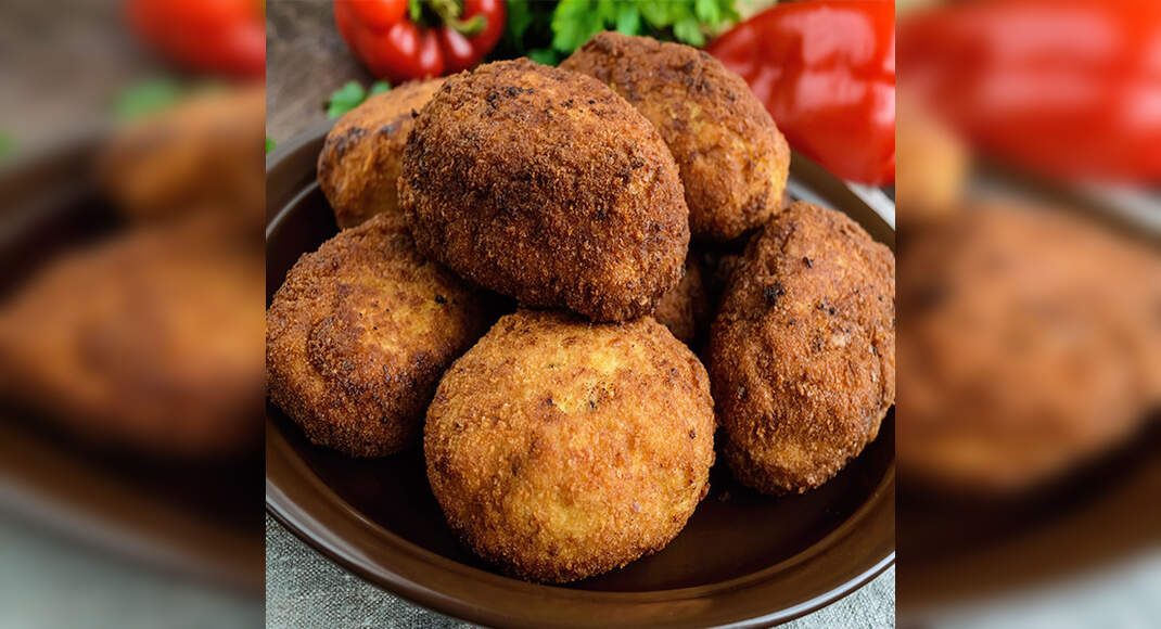 Paneer Potato Stuffed Bread Rolls Recipe: How to Make Paneer Potato Stuffed Bread Rolls Recipe | Hom