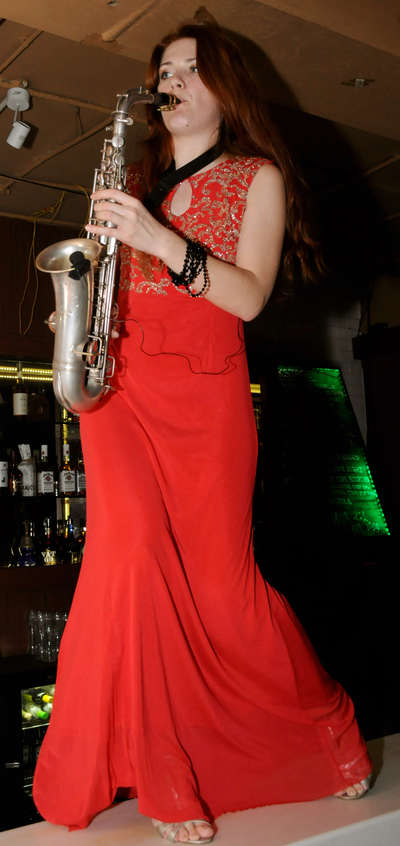 Mexican saxophonist rocks city pub