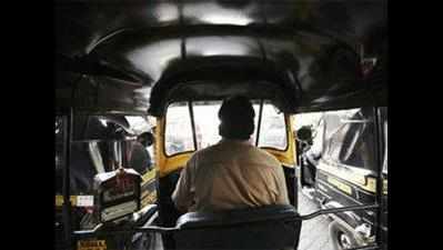 Auto driver returns Rs 1.5 lakh to commuter