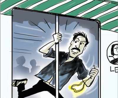 Snatchers whisk more cell phones than chains, purses | Lucknow News - Times  of India