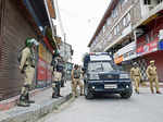 Kashmir: Protesters snatch 70 police guns