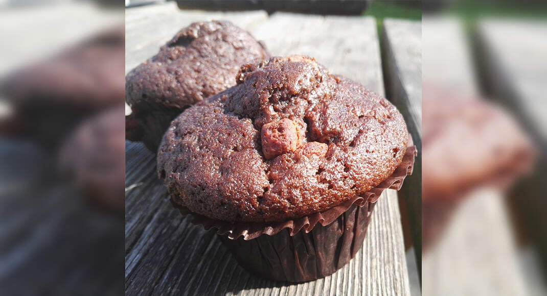 Eggless Chocolate Muffins Recipe: How to make Eggless Chocolate Muffins Recipe at Home | Homemade Eg