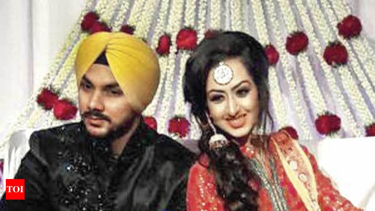 Punjabi singer daler mehndi stylish daughter in law: Daler Son gurdeep  mehndi And his gorgeous wife jessica singh | लाइमलाइटपासून दूर राहतात दलेर  मेहंदीच्या तिन्ही मुली, सून आहे आघाडीची ...