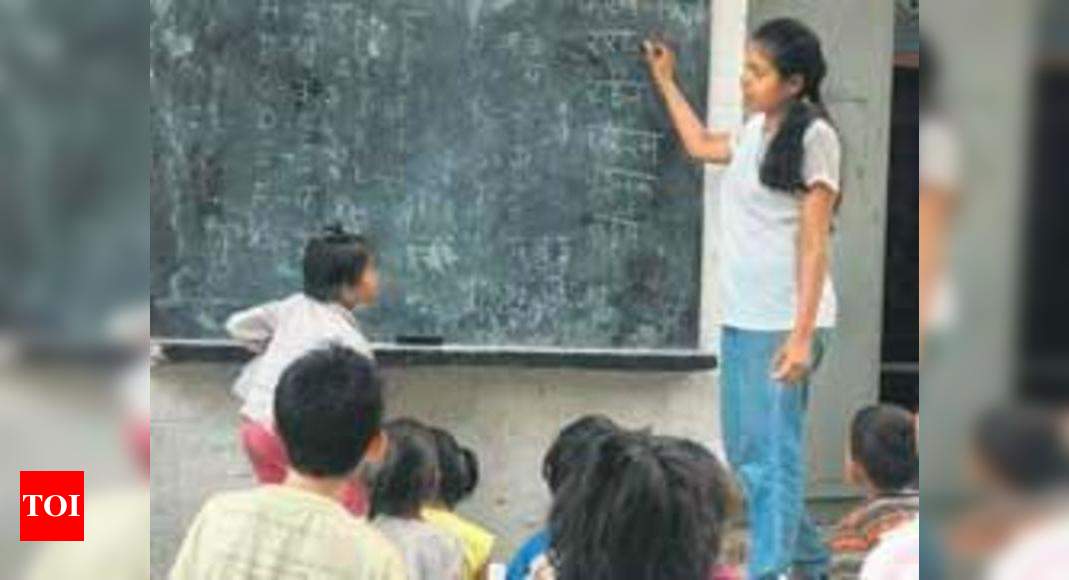 teachers-prefer-traditional-blackboard-book-method-thane-news