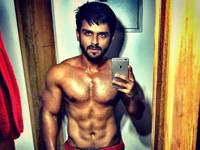 Shoaib Ibrahim at his fittest best; flaunts abs