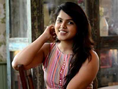 I'd be a hypocrite if I say I will not do commercial films: Pooja