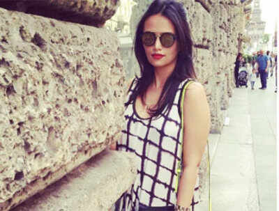 Mom-to-be Roshni Chopra styles up her bump